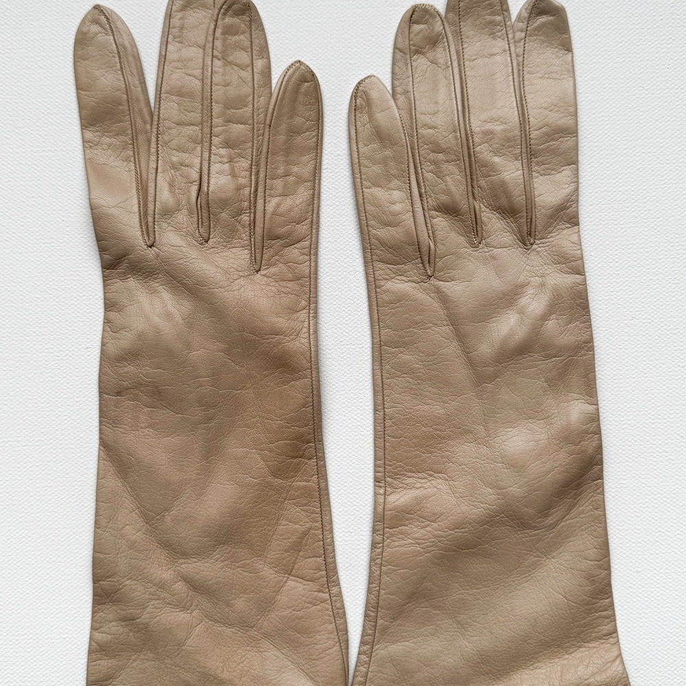 Elegant Beige Leather Gloves
